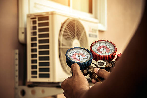 Professional Ac Installation technician working in Davenport, VA